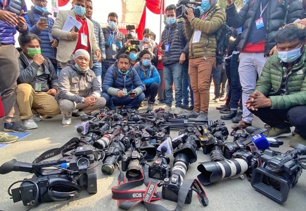 अनलाइन मिडिया निशानामा, प्रेस स्वतन्त्रतामाथि दबाब बढ्दो