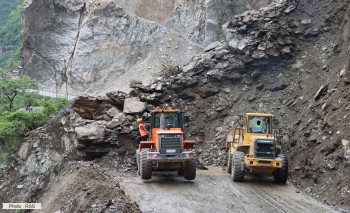 बाढीपहिरोले सडक संरचनामा १२ अर्बभन्दा बढी क्षति, मेची राजमार्ग सर्वाधिक प्रभावित