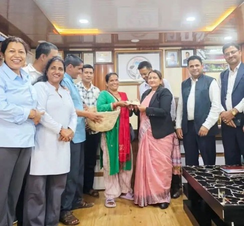 काफल बेच्ने महिलामाथि दु *र्व्यवहार गर्ने नगर प्रहरीलाई कार * बाही गरिने
