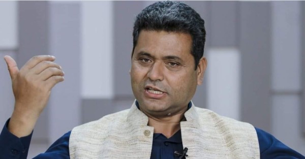 राजावादीहरुलाई आचार्यको प्रश्न : सडकबाट राजतन्त्र फर्काउने दुर्मति कसरी पलायो ?