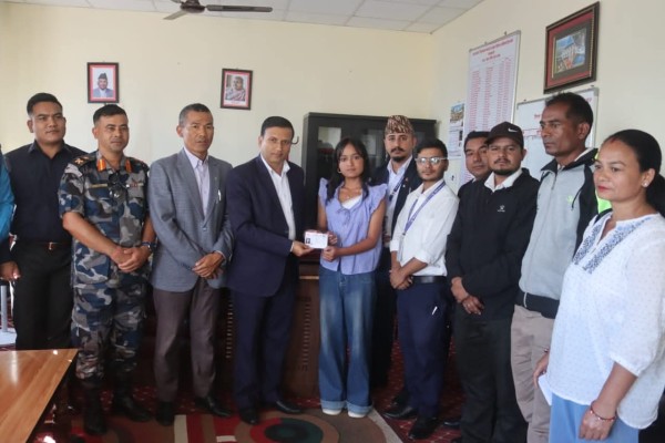 जाजरकोटमा अनलाइन प्रणालीमार्फत नागरिकता सिफारिसको सुरुवात, जिल्लाकी देनिशा सिंह पहिलो लाभग्राही