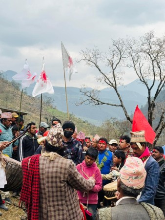 कुसे–८ मा एमालेको मतदाता भेटघाट, दलित समुदायको आकर्षण बढ्दो