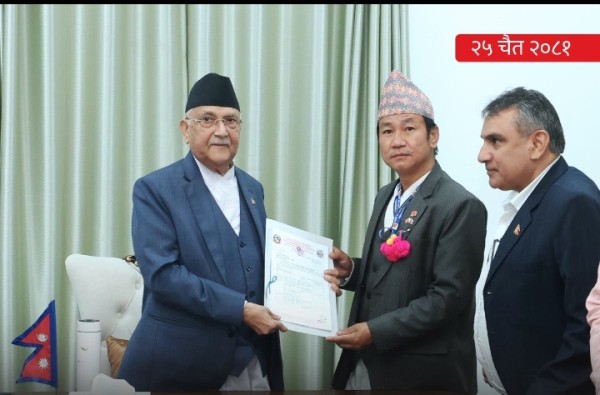हर्क साम्पाङलाई प्रधानमन्त्रीले भने- खानेपानीको प्रक्रिया अघि बढ्यो, धरानबासीलाई सुनाइदिनू