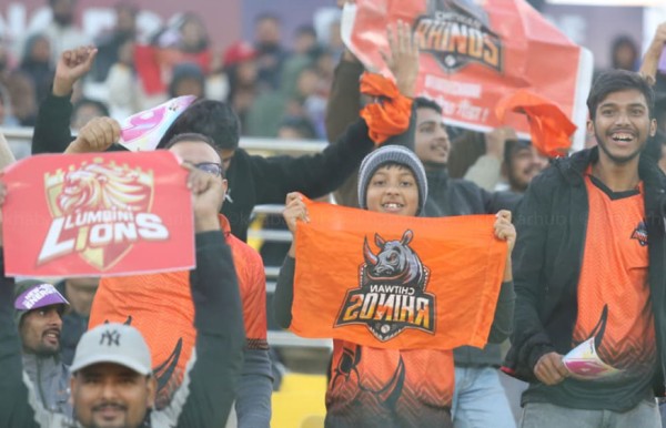 एनपीएलमा रोमाञ्चक भिडन्त : लुम्बिनी लायन्स र चितवन राइनोज आमनेसामने, दर्शकहरूको ठुलो भीड