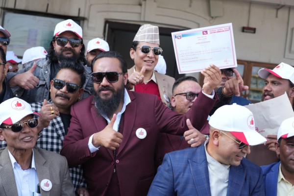 खगेन्द्र सुनार नेतृत्वको ‘हाम्रो पार्टी नेपाल’ दर्ता, गोलो घेराभित्र ‘लाइक’ चिन्हसहित नयाँ राजनीतिक यात्रा सुरु