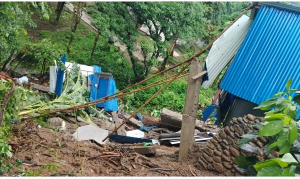 धरान र इनरुवामा अविरल वर्षा र पहिरोले ठूलो क्षति, दर्जनौँ परिवार विस्थापित