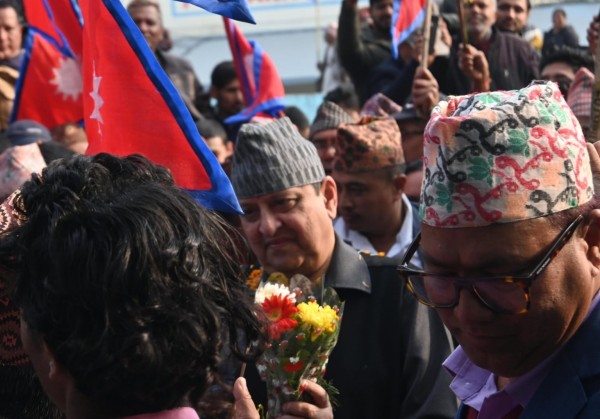 पूर्व राजा ज्ञानेन्द्र सुटुक्क काली मन्दिरमा दर्शन