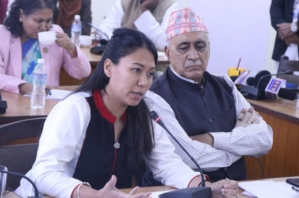 सांसद सुमना श्रेष्ठको प्रस्ताव : निजी विद्यालयहरू १५ वर्षभित्र गैरनाफामुलक बन्नुपर्छ