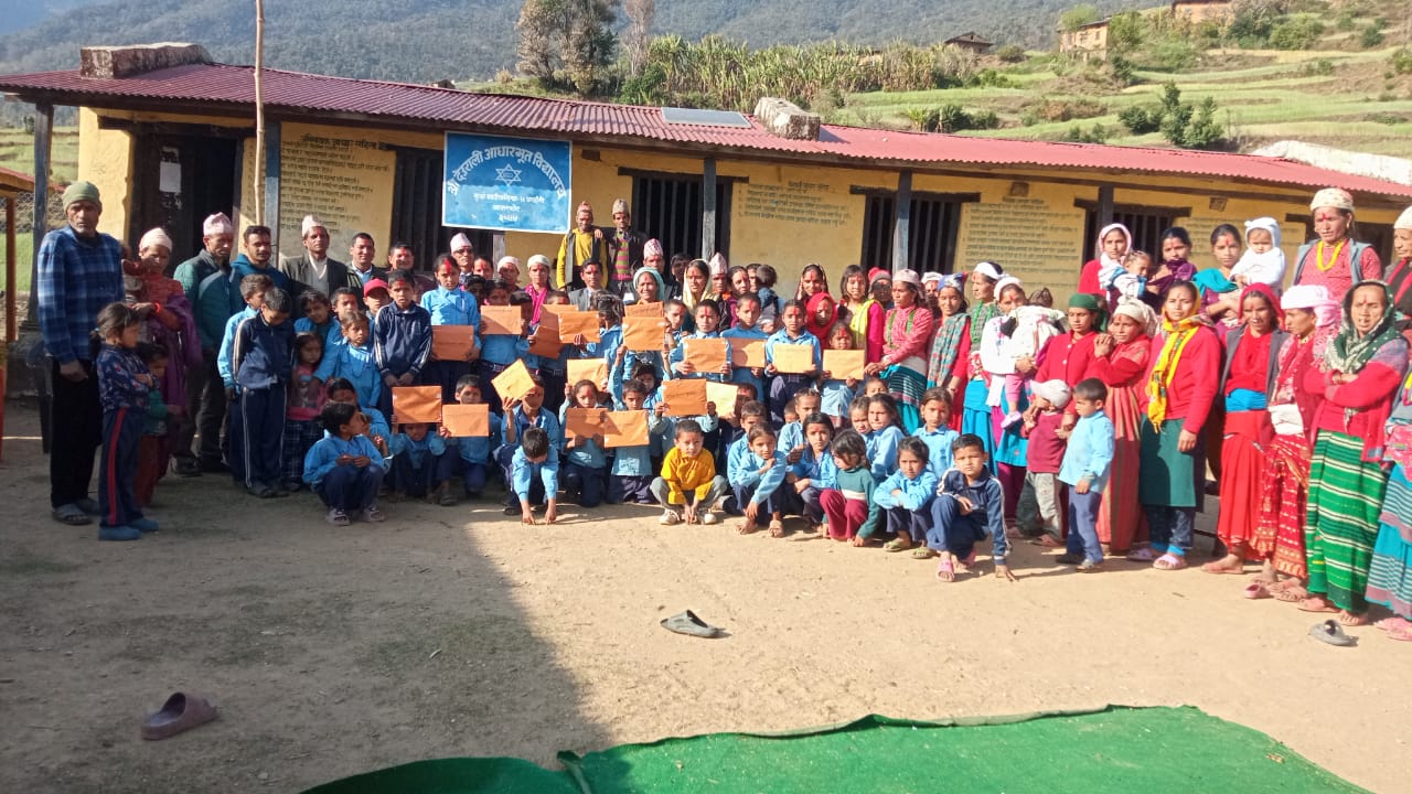 देउराली आधारभूत विद्यालयमा शैक्षिक समीक्षा तथा पुरस्कार वितरण सम्पन्न, नयाँ शैक्षिक योजनासहित अगाडि बढ्ने संकल्प