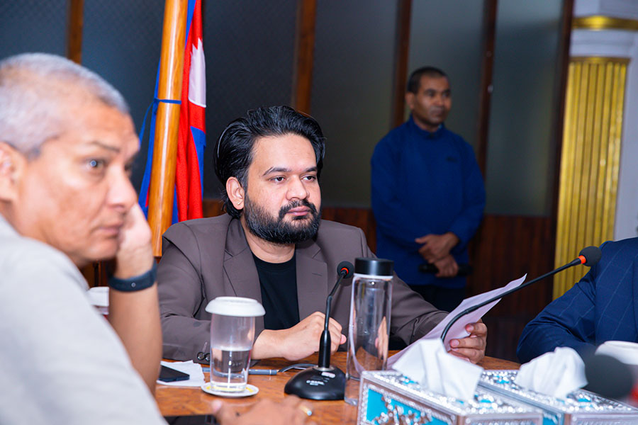 बजेटबारे बालेनलाई दबाब दिन काठमाडौं महानगरका १५० बढी जनप्रतिनिधिको बैठक